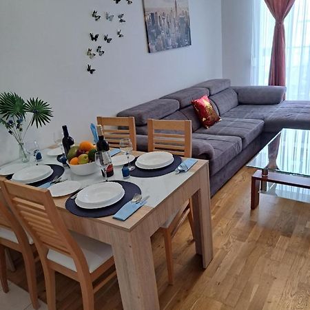 Mariposa, Apartment With Balcony, Private Parking In The Garage, Near The Biggest Shopping Center Mall Of Split Exteriér fotografie