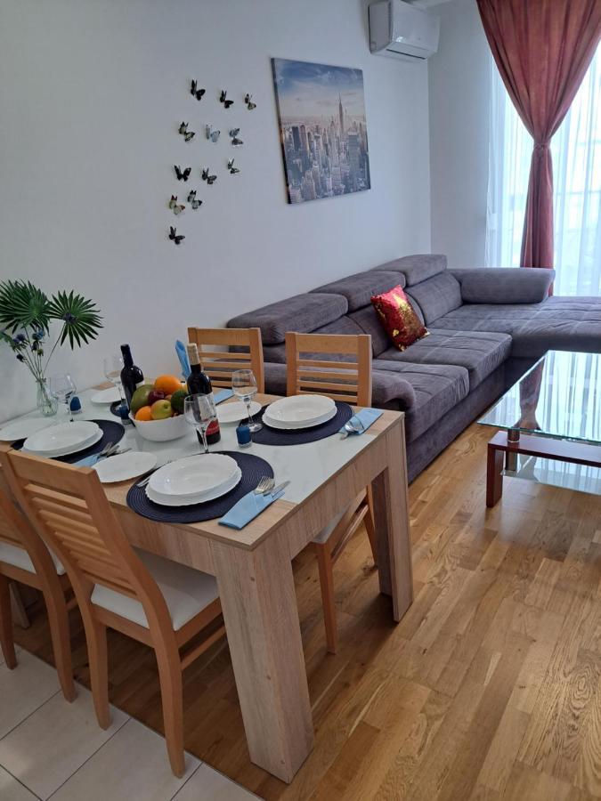 Mariposa, Apartment With Balcony, Private Parking In The Garage, Near The Biggest Shopping Center Mall Of Split Exteriér fotografie
