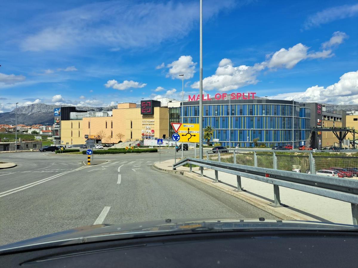 Mariposa, Apartment With Balcony, Private Parking In The Garage, Near The Biggest Shopping Center Mall Of Split Exteriér fotografie