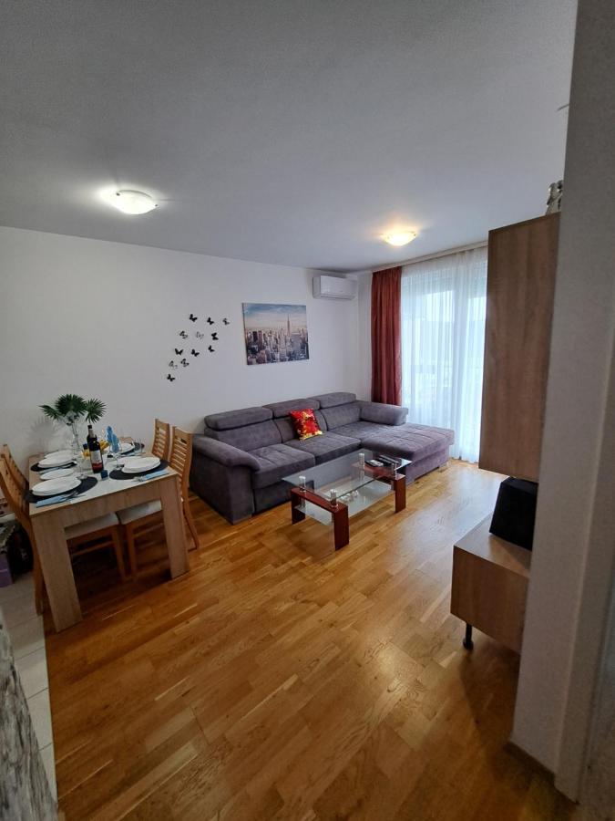 Mariposa, Apartment With Balcony, Private Parking In The Garage, Near The Biggest Shopping Center Mall Of Split Exteriér fotografie