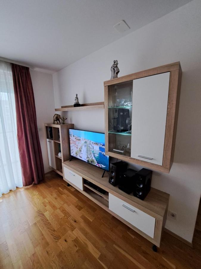 Mariposa, Apartment With Balcony, Private Parking In The Garage, Near The Biggest Shopping Center Mall Of Split Exteriér fotografie