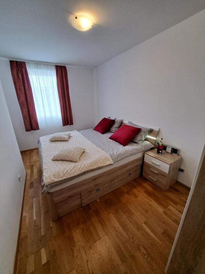 Mariposa, Apartment With Balcony, Private Parking In The Garage, Near The Biggest Shopping Center Mall Of Split Exteriér fotografie